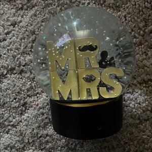 Elegant Gold 'Mr & Mrs' Decorative Snow Globe